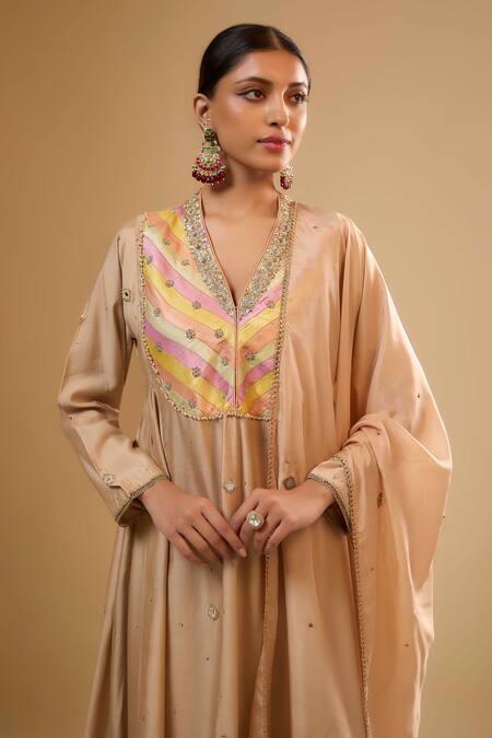 Buy_Label Niti Bothra_Ivory Silk Embroidery V-neck Kurta With Pant _Online_at_Aza_Fashions