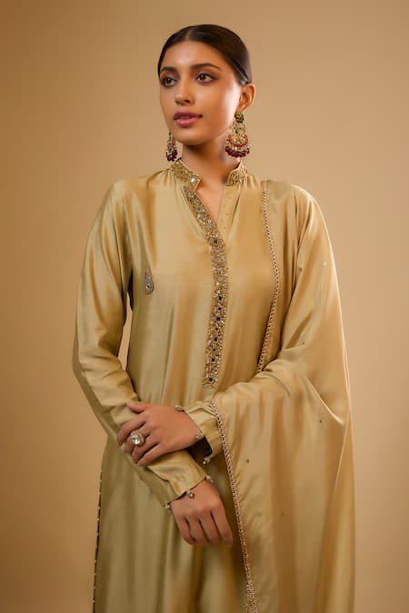 Label Niti Bothra_Green Silk Embroidery Mandarin Collar Butti Kurta With Pant _at_Aza_Fashions