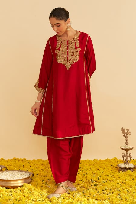 Shop_Sheetal Batra_Red Embroidery Round Neck Ayra Kurta With Salwar _Online_at_Aza_Fashions