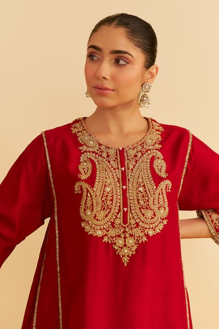 Sheetal Batra_Red Embroidery Round Neck Ayra Kurta With Salwar _at_Aza_Fashions