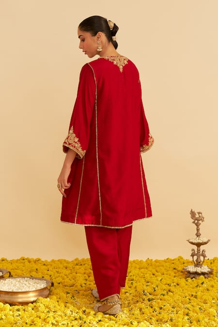 Shop Sheetal Batra Red Silk Organza Embroidery Round Neck Ayra Kurta Set at Aza Fashions Shop_Sheetal Batra_Red Silk Organza Embroidery Round Neck Ayra Kurta Set _at_Aza_Fashions
