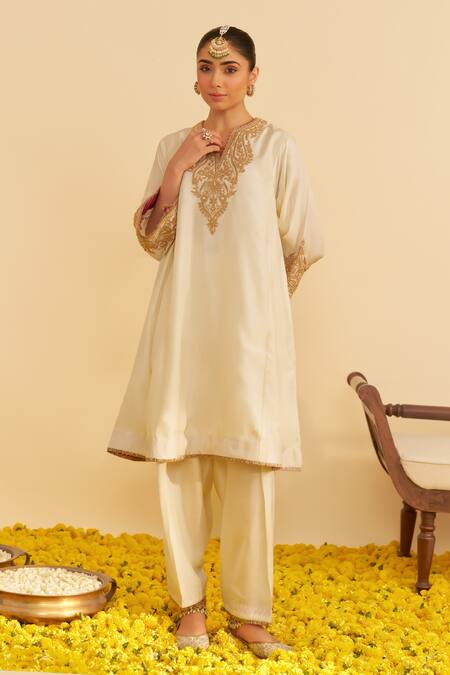 Buy_Sheetal Batra_Ivory Silk Organza Embroidery Round Neck Marwa Chauga Kurta Set 
