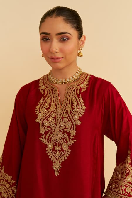 Sheetal Batra Red Silk Organza Embroidery Split V-neck Marwa Chauga Kurta Set at Aza Fashions Sheetal Batra_Red Silk Organza Embroidery Split V-neck Marwa Chauga Kurta Set _at_Aza_Fashions