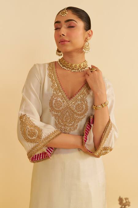 Buy Sheetal Batra Ivory Embroidery V-neck Haayat Kaftan With Salwar Buy_Sheetal Batra_Ivory Embroidery V-neck Haayat Kaftan With Salwar