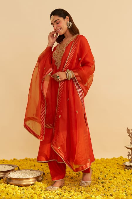 Sheetal Batra_Orange Embroidery V-neck Haayat Kaftan With Salwar _at_Aza_Fashions