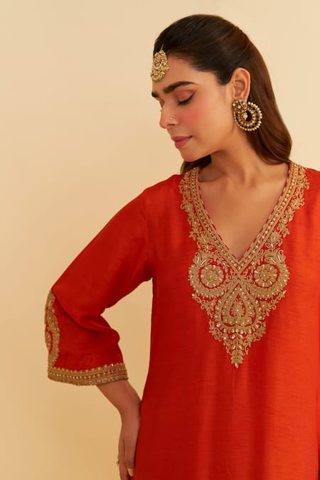 Buy Sheetal Batra Orange Silk Organza Zari V-neck Haayat Kaftan Set Buy_Sheetal Batra_Orange Silk Organza Zari V-neck Haayat Kaftan Set