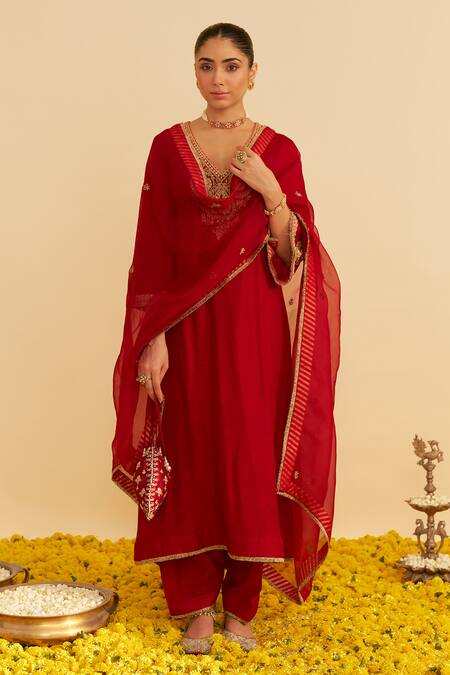 Buy Sheetal Batra Red Embroidery Round Neck Haayat Kaftan Set Buy_Sheetal Batra_Red Embroidery Round Neck Haayat Kaftan Set