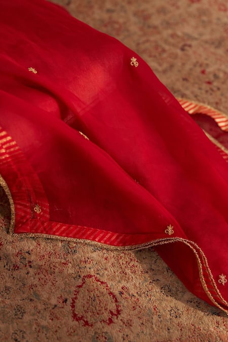 Sheetal Batra_Red Silk Organza Embroidery Round Neck Haayat Kaftan Set _Online_at_Aza_Fashions