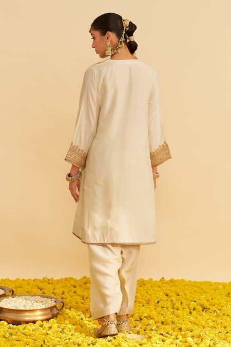 Shop Sheetal Batra Ivory Embroidery Split V-neck Mehza Kurta Set at Aza Fashions Shop_Sheetal Batra_Ivory Embroidery Split V-neck Mehza Kurta Set _at_Aza_Fashions