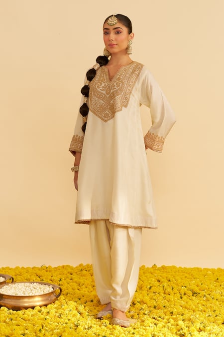Shop_Sheetal Batra_Ivory Embroidery Split V-neck Mehza Kurta Set _Online_at_Aza_Fashions