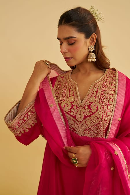 Sheetal Batra_Pink Silk Organza Embroidery Split V-neck Mehza Kurta Set _Online_at_Aza_Fashions