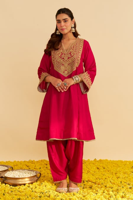 Sheetal Batra_Pink Silk Organza Embroidery Split V-neck Mehza Kurta Set _at_Aza_Fashions