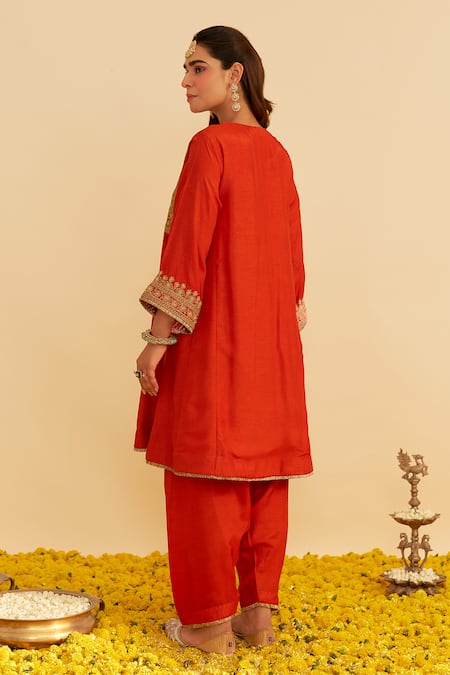 Shop Sheetal Batra Orange Embroidery V-neck Mehza Kurta Set at Aza Fashions Shop_Sheetal Batra_Orange Embroidery V-neck Mehza Kurta Set _at_Aza_Fashions