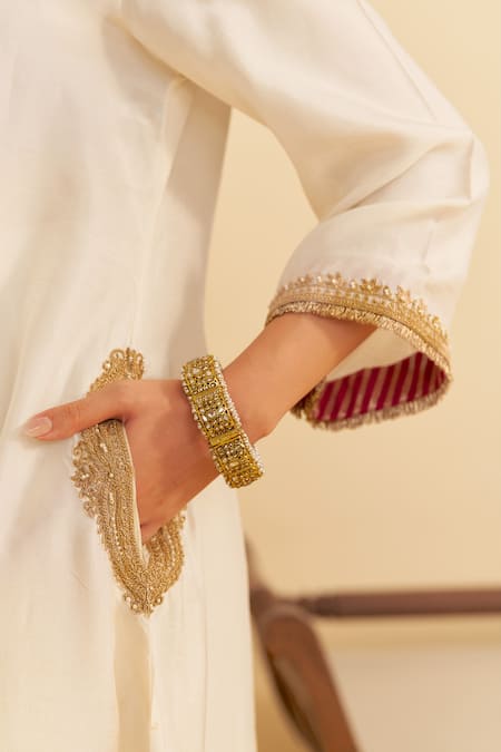 Buy_Sheetal Batra_Ivory Embroidery Split V-neck Amaya Kaftan Set _Online_at_Aza_Fashions