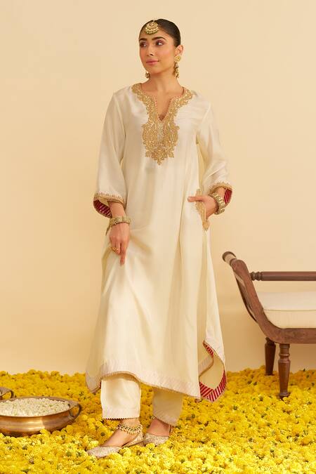 Shop_Sheetal Batra_Ivory Embroidery Split V-neck Amaya Kaftan Set _Online_at_Aza_Fashions