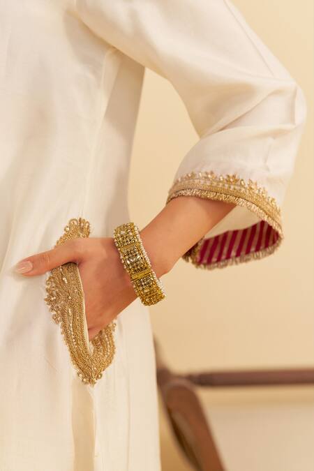 Buy_Sheetal Batra_Ivory Embroidery Round Neck Amaya Kaftan Set _Online_at_Aza_Fashions