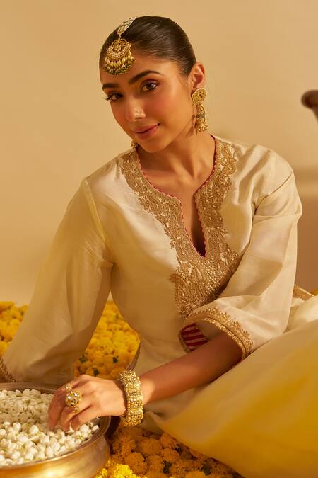 Sheetal Batra_Ivory Embroidery Round Neck Amaya Kaftan Set _at_Aza_Fashions