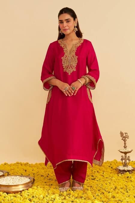Sheetal Batra_Pink Embroidery Split V-neck Amaya Kaftan Set _at_Aza_Fashions
