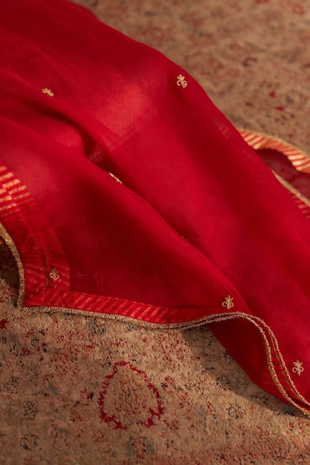 Sheetal Batra_Red Embroidery Split V-neck Amaya Kaftan Set _Online_at_Aza_Fashions