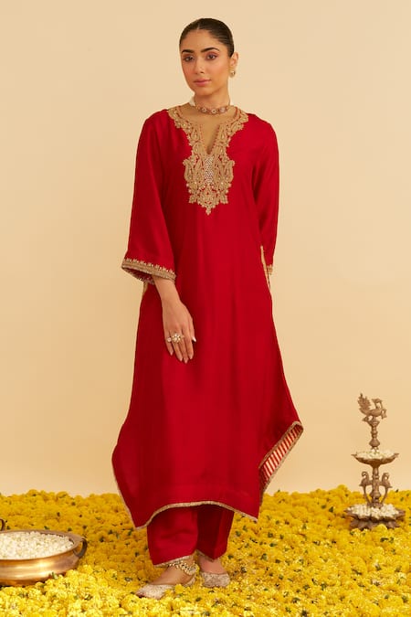 Sheetal Batra Red Silk Organza Embroidery Split V-neck Amaya Kaftan Set at Aza Fashions Sheetal Batra_Red Silk Organza Embroidery Split V-neck Amaya Kaftan Set _at_Aza_Fashions