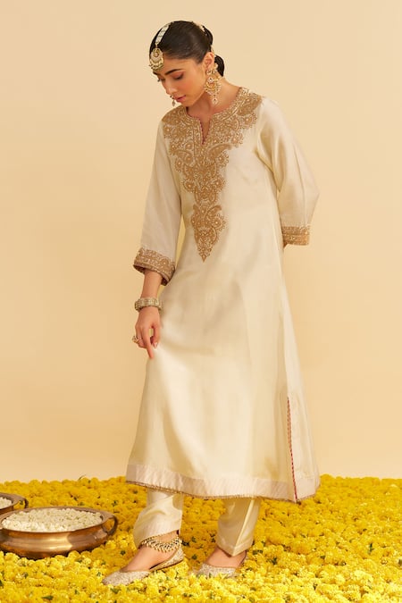 Sheetal Batra_Ivory Silk Embroidery Round Neck Hiba Kaftan Set _Online_at_Aza_Fashions