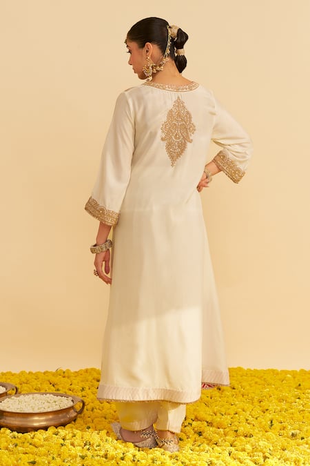 Shop Sheetal Batra Ivory Silk Organza Embroidery V-neck Hiba Kaftan Set at Aza Fashions Shop_Sheetal Batra_Ivory Silk Organza Embroidery V-neck Hiba Kaftan Set _at_Aza_Fashions
