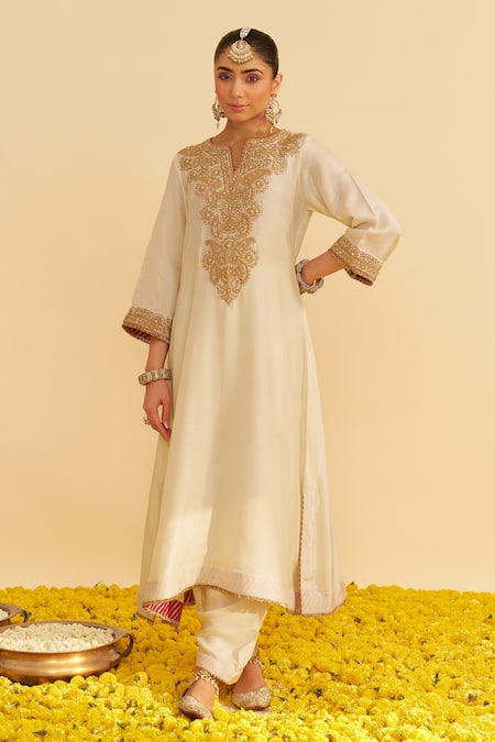 Shop Sheetal Batra Ivory Silk Organza Embroidery V-neck Hiba Kaftan Set Online at Aza Fashions Shop_Sheetal Batra_Ivory Silk Organza Embroidery V-neck Hiba Kaftan Set _Online_at_Aza_Fashions