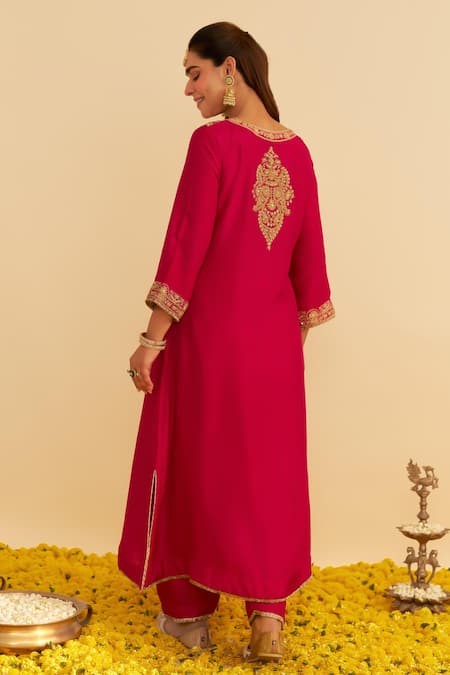 Shop Sheetal Batra Pink Embroidery V-neck Hiba Kaftan Set at Aza Fashions Shop_Sheetal Batra_Pink Embroidery V-neck Hiba Kaftan Set _at_Aza_Fashions