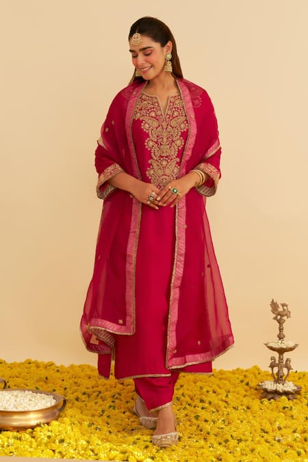 Buy Sheetal Batra Pink Embroidery V-neck Hiba Kaftan Set Online at Aza Fashions Buy_Sheetal Batra_Pink Embroidery V-neck Hiba Kaftan Set _Online_at_Aza_Fashions