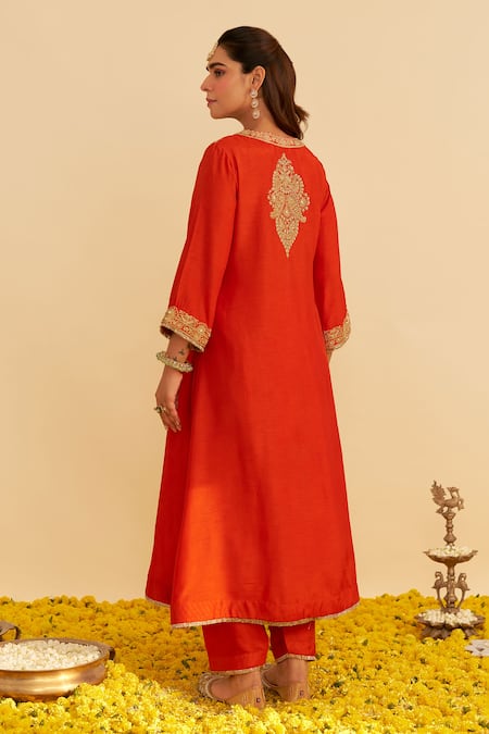 Shop Sheetal Batra Orange Silk Organza Embroidery Split V-neck Hiba Kaftan Set at Aza Fashions Shop_Sheetal Batra_Orange Silk Organza Embroidery Split V-neck Hiba Kaftan Set _at_Aza_Fashions