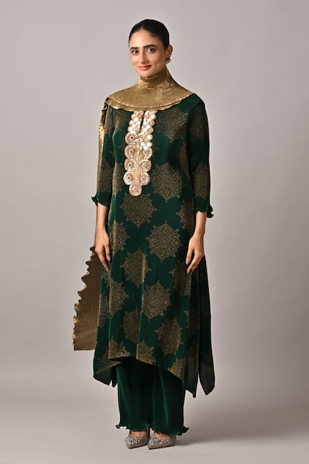 Kiran Uttam Ghosh Gold Pleated Designer Dupatta 