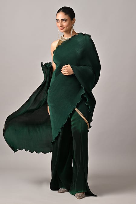 Kiran Uttam Ghosh_Green Polyester Round Neck Pleated Hand Embroidered Saree Set _Online_at_Aza_Fashions
