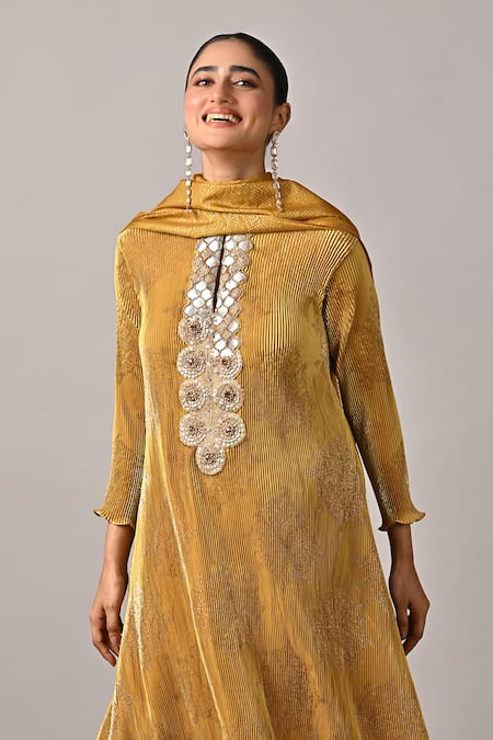 Kiran Uttam Ghosh Mustard Organza Designer Dupatta at Aza Fashions Kiran Uttam Ghosh_Mustard Organza Designer Dupatta _at_Aza_Fashions