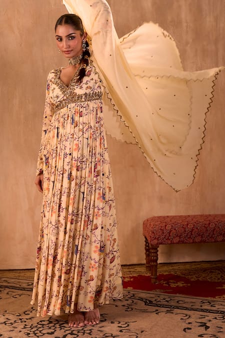 Buy_Mehak Murpana X AZA_Ivory Crepe, Georgette Embroidery V-neck Floral Print Anarkali With Dupatta 