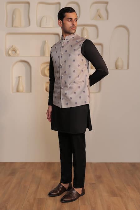 Kustomeyes_Black Silk Embroidery Designer Obsidian Bloom Bundi Set _Online_at_Aza_Fashions