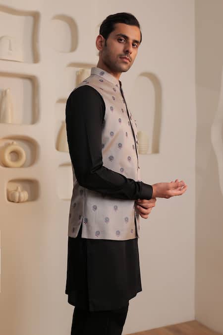 Buy_Kustomeyes_Black Silk Embroidery Designer Obsidian Bloom Bundi Set _Online_at_Aza_Fashions