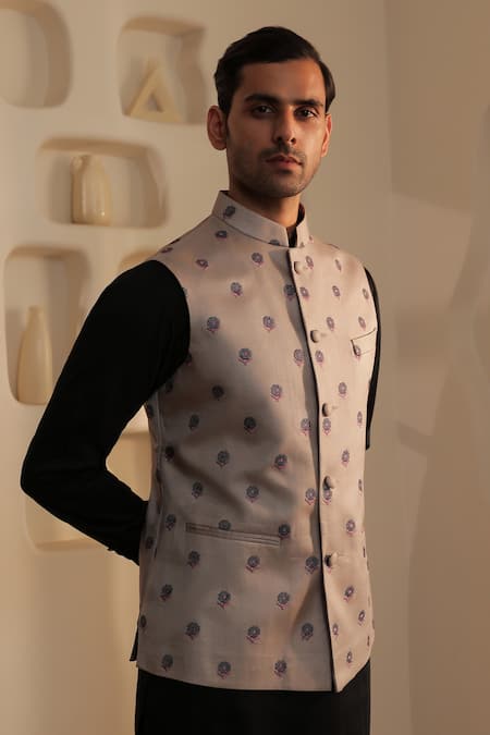 Buy_Kustomeyes_Black Silk Embroidery Designer Obsidian Bloom Bundi Set 