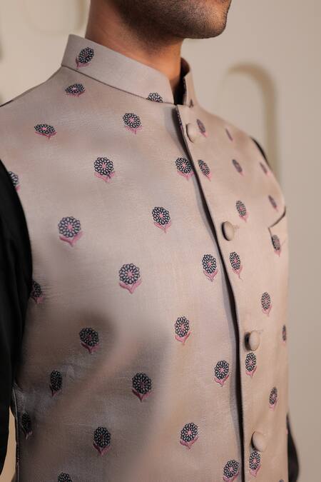 Shop_Kustomeyes_Black Silk Embroidery Designer Obsidian Bloom Bundi Set 