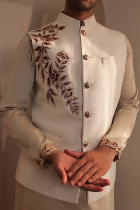 Kustomeyes_Beige Cotton Embroidery Ivory Layered Bundi Kurta Set _Online_at_Aza_Fashions