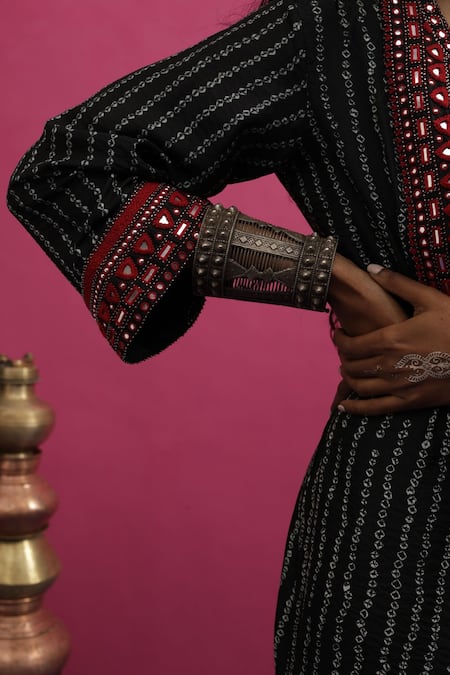 Pink City By Sarika_Black Silk Mirrors Round Neck Bandhani Magic Kaftan _Online_at_Aza_Fashions