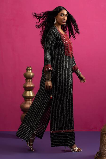 Pink City By Sarika_Black Silk Mirrors Round Neck Bandhani Magic Kaftan _at_Aza_Fashions