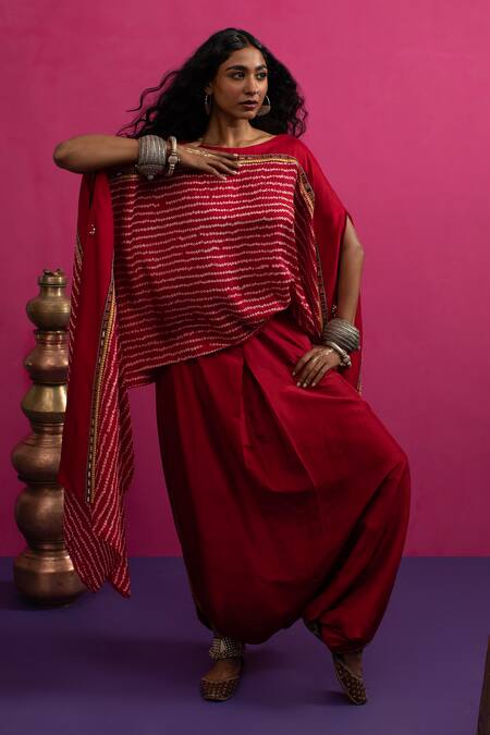 Pink City By Sarika_Red Silk Mirrors, Embroidery Round Neck Mangalya Bandhani Cape Set _at_Aza_Fashions