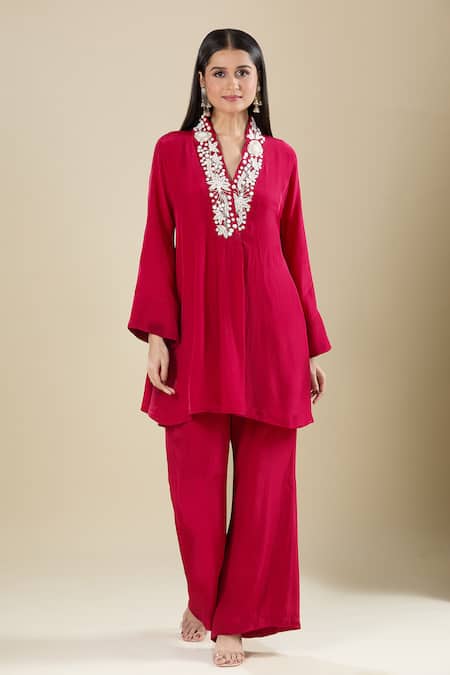 Buy_Samyukta Singhania_Red Crepe Metallic Thread V-neck Kurta Set _Online_at_Aza_Fashions