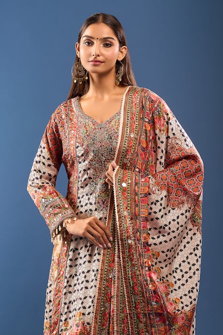 Samyukta Singhania_Peach Sequins, Embroidery V-neck Kurta Palazzo Set _at_Aza_Fashions