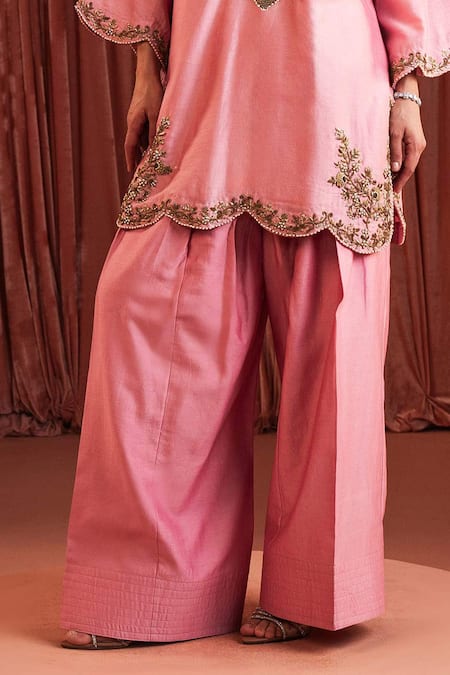 Buy_Akara_Blush Chanderi Silk Embroidery V-neck Pink Kurta Set _Online_at_Aza_Fashions