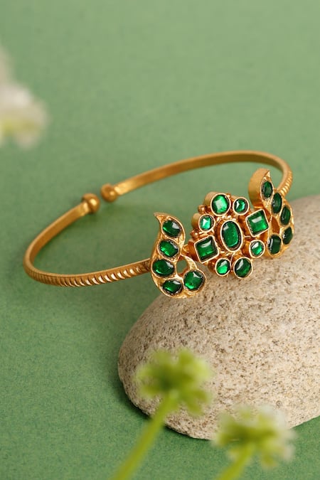 Mero Jewellery Gold Plated Green Kundan Temple Kada 
