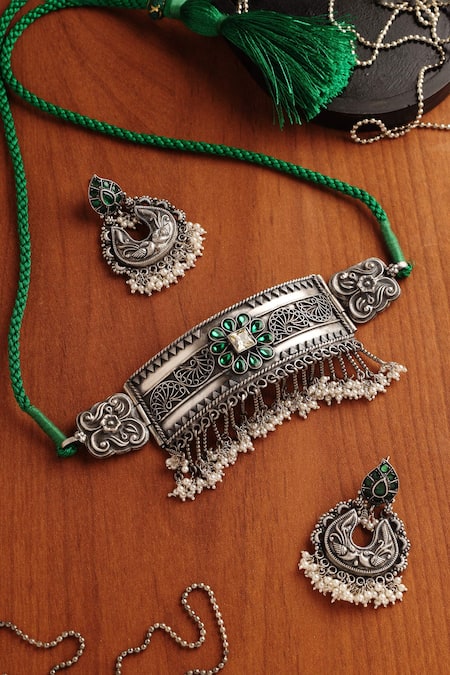 Mero Jewellery Green Pearls, Stones Kundant Choker Set 