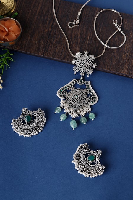 Mero Jewellery Silver Plated Pearls Green Kempstone Pendant Necklace Set 