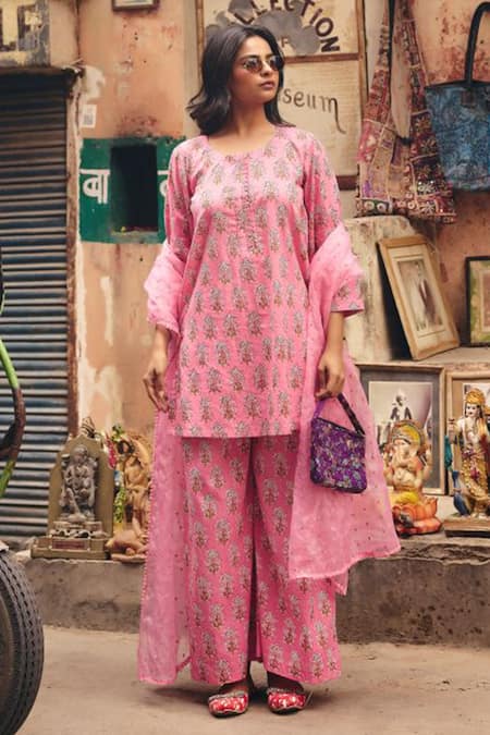 Buy_Gulabo Jaipur_Pink Cambric Embroidery Round Neck Fiza Straight Kurta Set _Online_at_Aza_Fashions