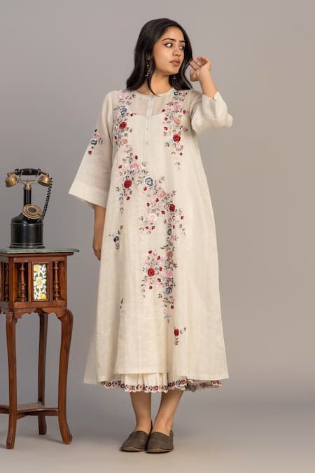 Prama By Pratima Pandey Silver Chanderi Embroidery Round Neck Tissue Kurta